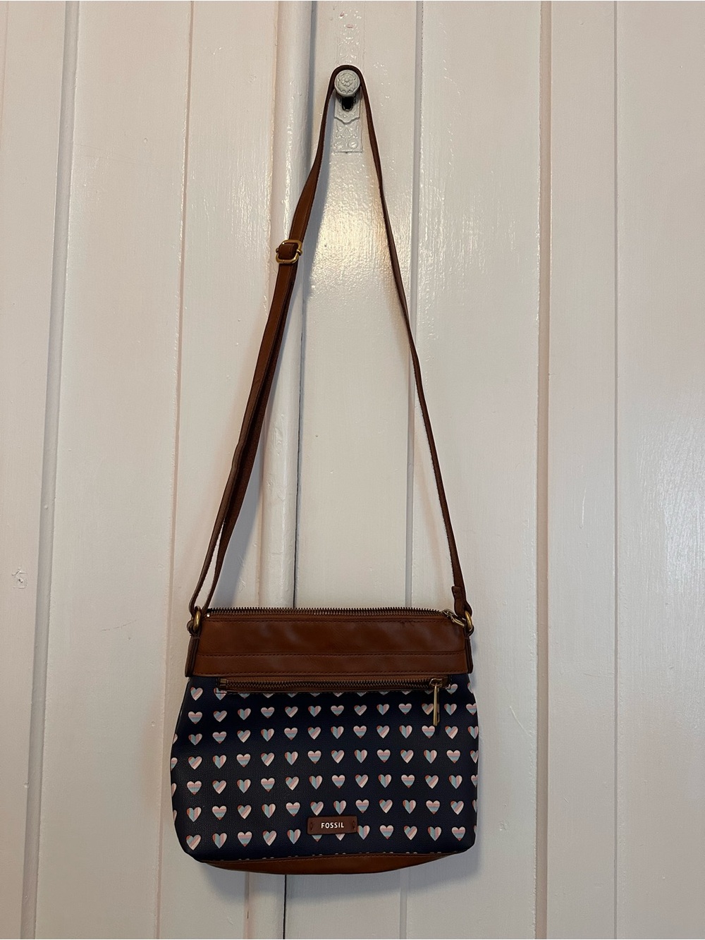 Fossil Navy Crossbody Bag with Brown Trim and Heart Print - Picture 2 of 5
